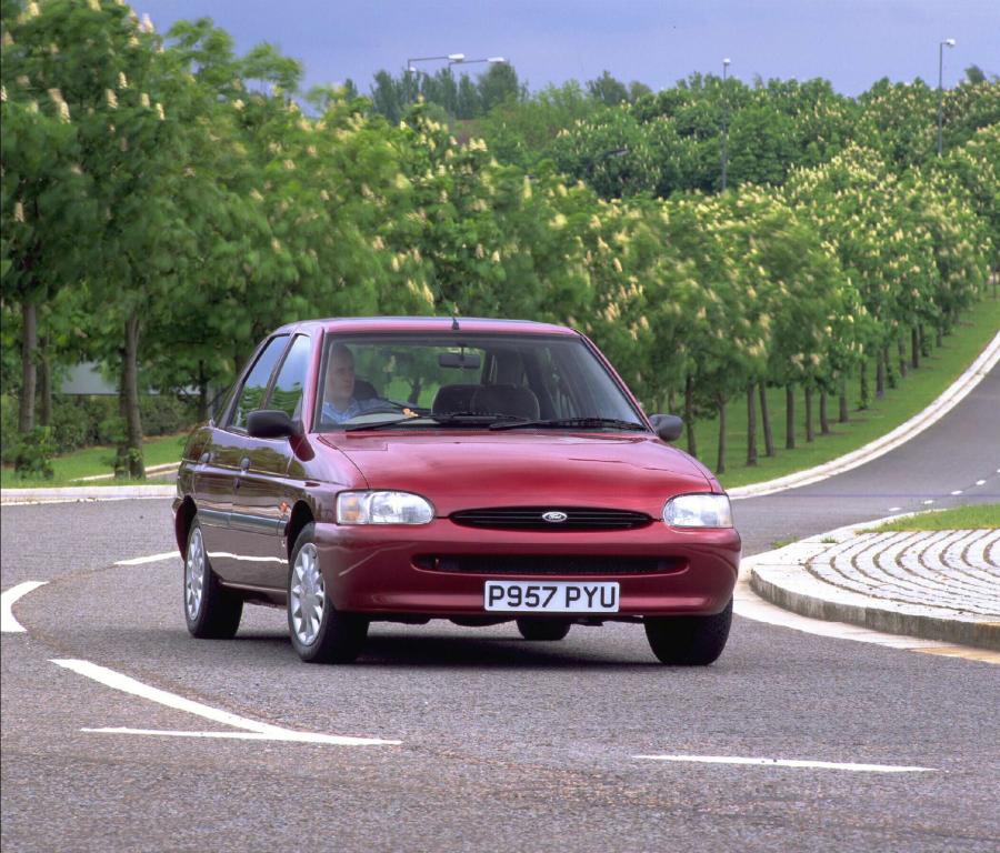  Ford Escort 1995 года  (фото 11 из 43)